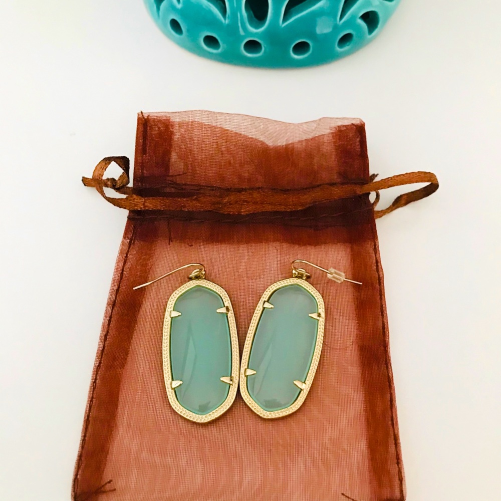 Kendra Scott drop earrings